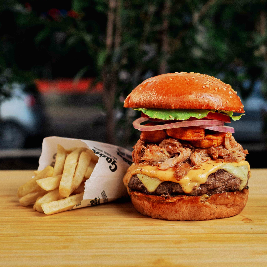 DELUXE CHEESE BURGER